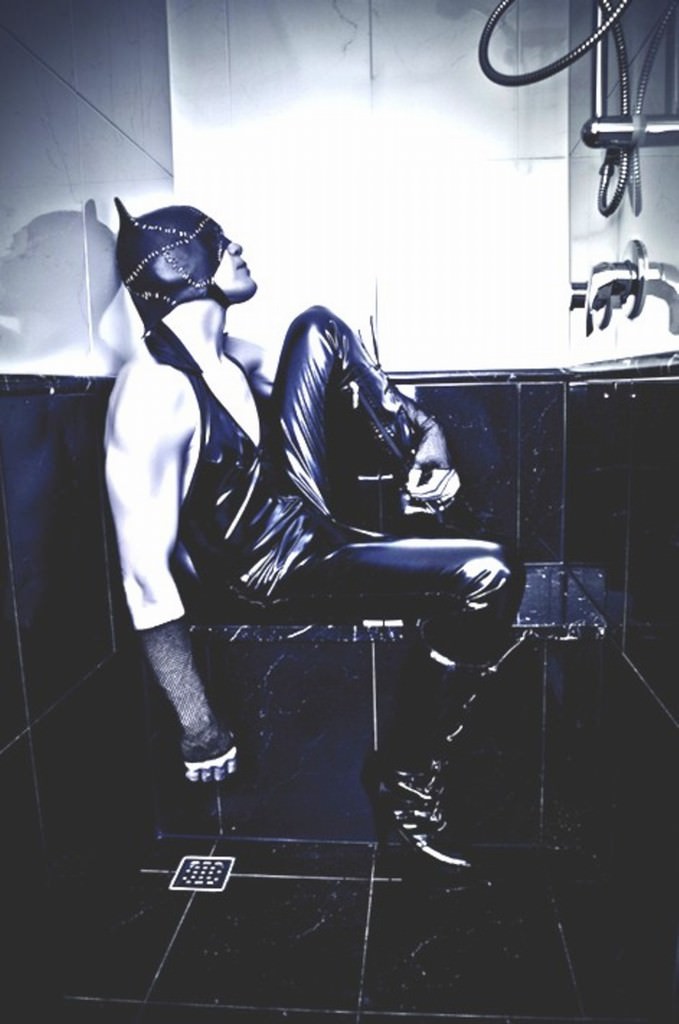 Flying. Streghehttps://www.exibart.com/repository/media/eventi/2011/06/flying.-streghe.jpg