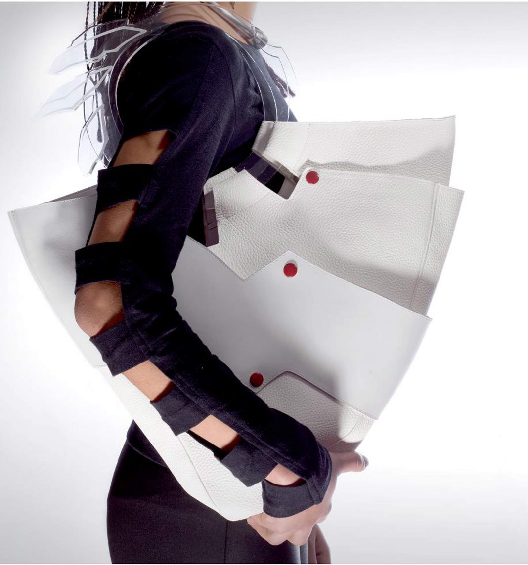 Emilia Siano – Il confine tra arte e modahttps://www.exibart.com/repository/media/eventi/2011/12/emilia-siano-8211-il-confine-tra-arte-e-moda-1068x1144.jpg