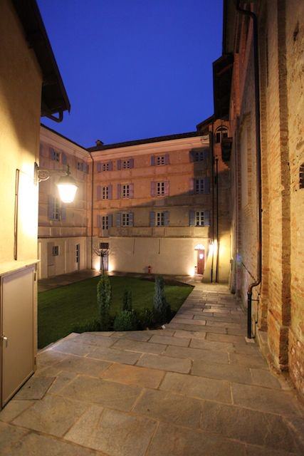 Scrigno dell’Arte all’Antico Borgo Monchierohttps://www.exibart.com/repository/media/eventi/2011/12/scrigno-dell’arte-all’antico-borgo-monchiero.jpg