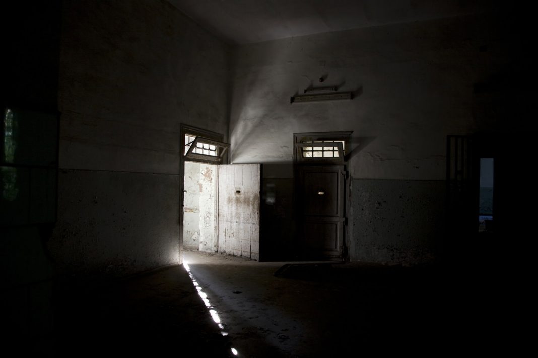 Elisabeth Hoelzl – Libera Vivahttps://www.exibart.com/repository/media/eventi/2012/04/elisabeth-hoelzl-8211-libera-viva-1068x712.jpg