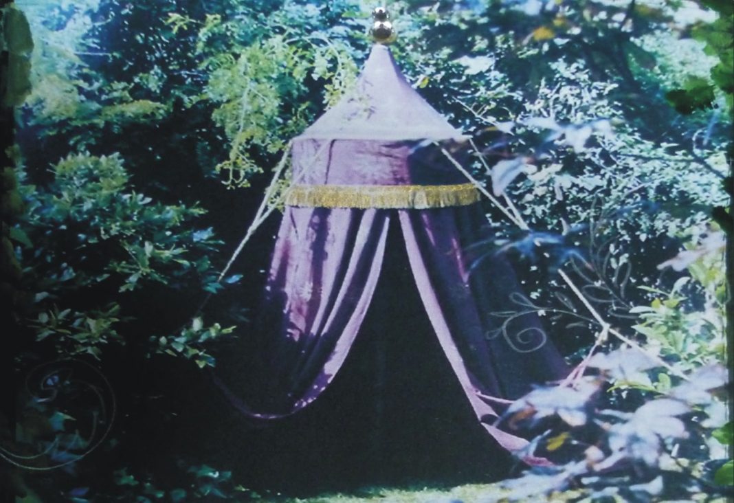 Susanna Fiorini – Arcani Maggiori: antichi sentieri ed echi gitanihttps://www.exibart.com/repository/media/eventi/2012/04/susanna-fiorini-8211-arcani-maggiori-antichi-sentieri-ed-echi-gitani-1068x732.jpg