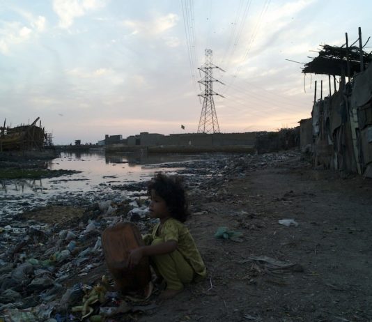 Urban Survivors. Sopravvivere nelle baraccopoli