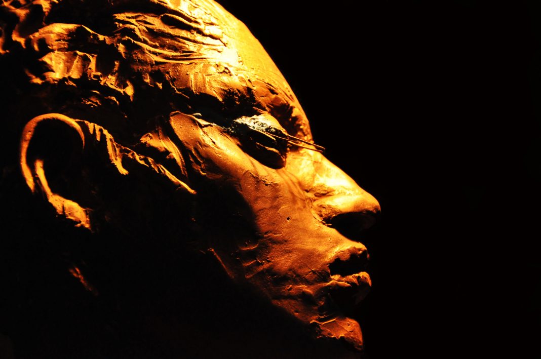 Alessio Deli – Odusia. Sculture e Disegnihttps://www.exibart.com/repository/media/eventi/2012/07/alessio-deli-8211-odusia.-sculture-e-disegni-1068x709.jpg