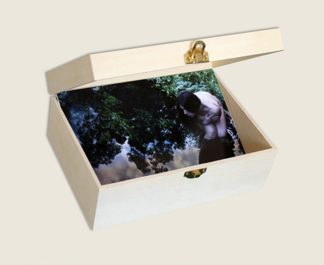 Il cielo in una scatolahttps://www.exibart.com/repository/media/eventi/2012/09/il-cielo-in-una-scatola-1068x872.jpg