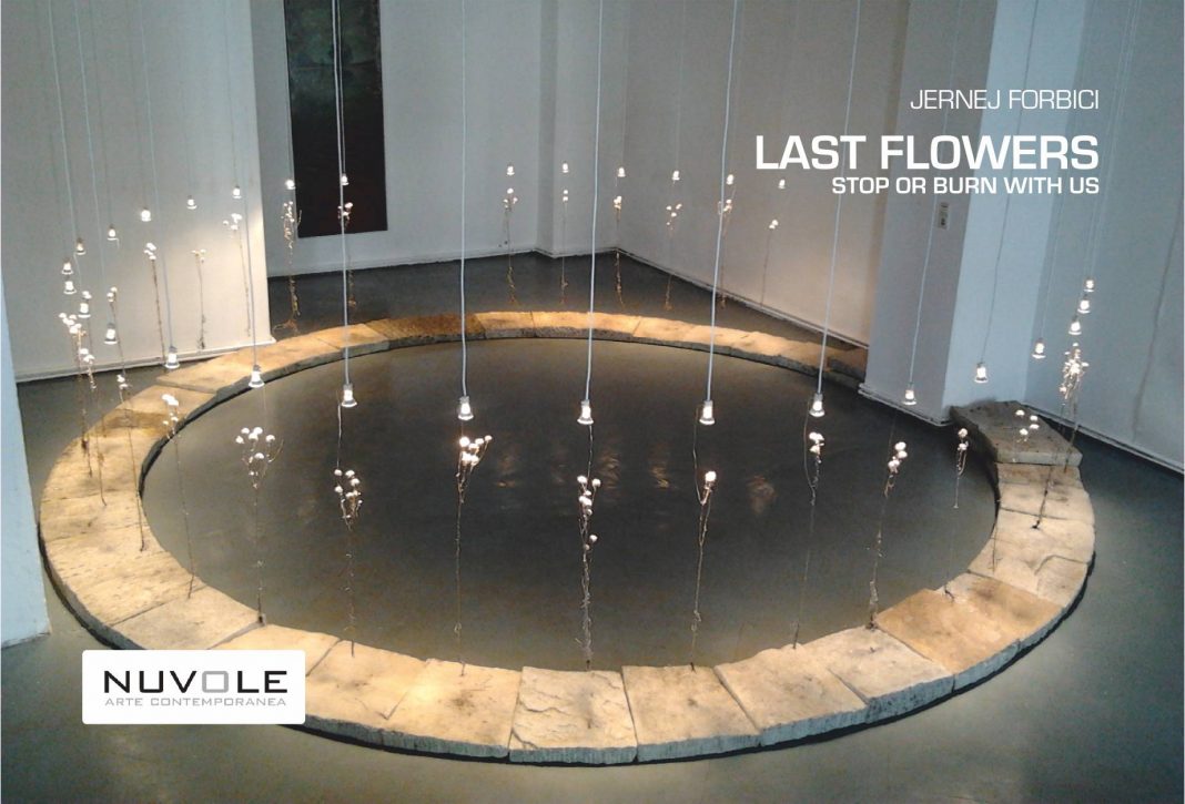 Jernej Forbici – Last Flowershttps://www.exibart.com/repository/media/eventi/2012/09/jernej-forbici-8211-last-flowers-1-1068x725.jpg