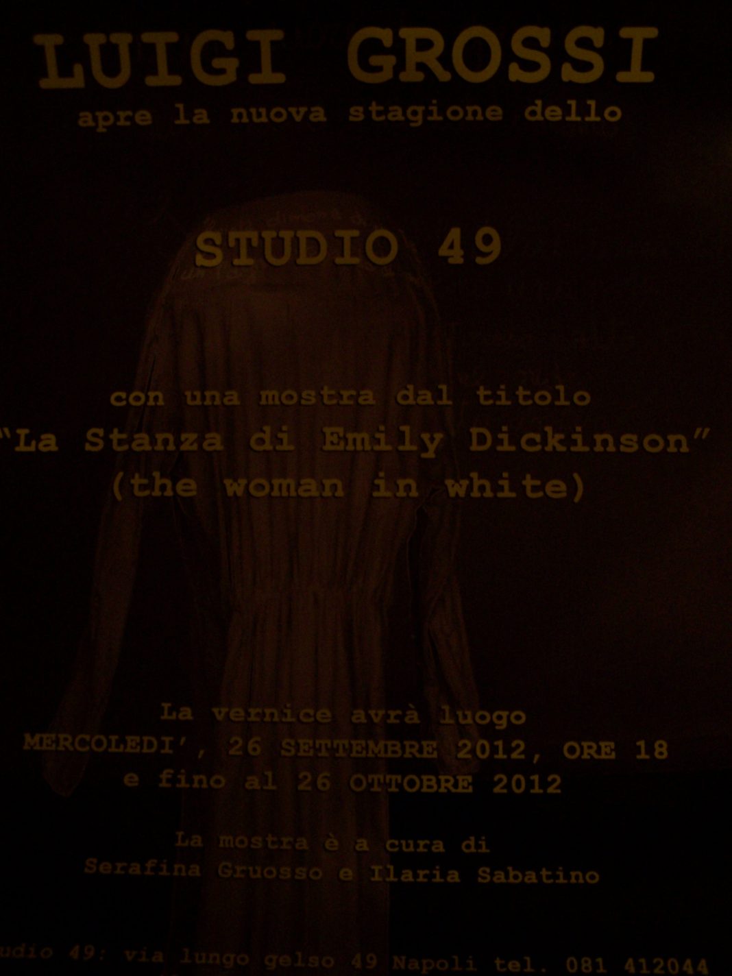 Luigi Grossi – La Stanza di Emily Dickinson (the Woman in White)https://www.exibart.com/repository/media/eventi/2012/09/luigi-grossi-8211-la-stanza-di-emily-dickinson-the-woman-in-white-1068x1424.jpg