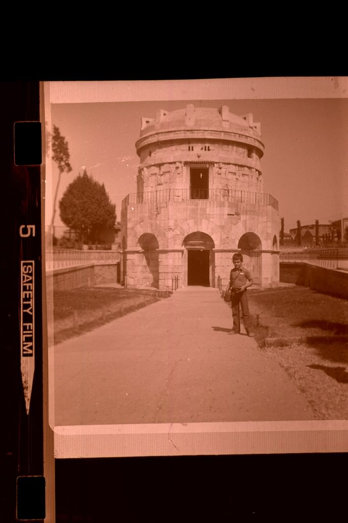 Stefano W. Pasquini – FrighteningFigurehttps://www.exibart.com/repository/media/eventi/2012/10/stefano-w.-pasquini-8211-frighteningfigure.jpg