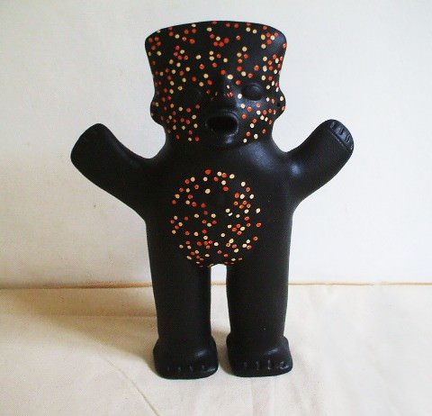 Perù ieri e oggi: Oggetti preincaici e opere di Jorge Eielson