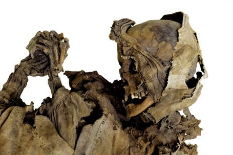 Le vesti di sempre.  Gli abiti delle mummie di Roccapelago e Monsampolo del Tronto. Archeologia e collezionismo a confronto.