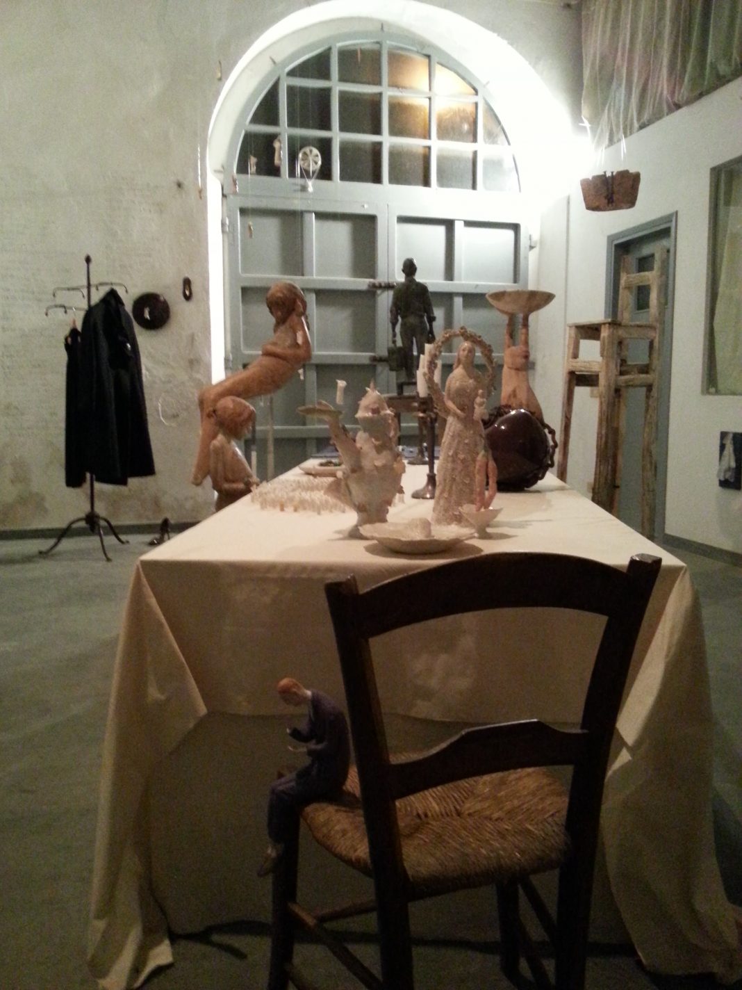 Lo stra-Ordinario Tavolo dell’Artehttps://www.exibart.com/repository/media/eventi/2012/12/lo-stra-ordinario-tavolo-dell8217arte-1068x1424.jpg