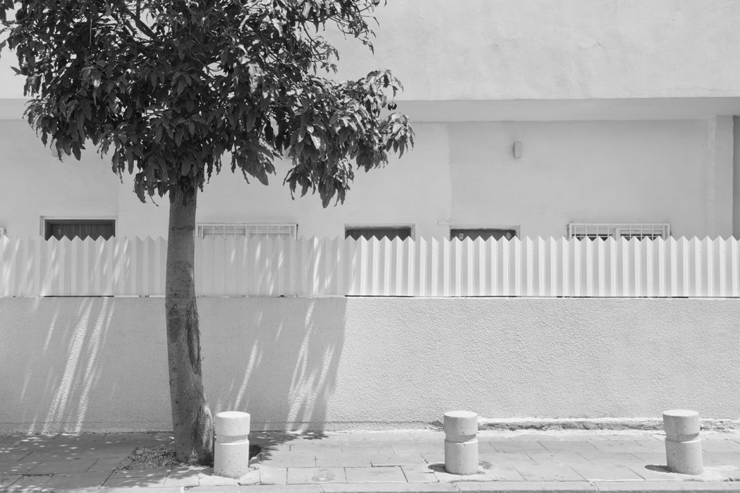 Orith Youdovich – COME DEVO VIVERE. Dialoghi visivi con il cinema di Michelangelo Antonionihttps://www.exibart.com/repository/media/eventi/2012/12/orith-youdovich-8211-come-devo-vivere.-dialoghi-visivi-con-il-cinema-di-michelangelo-antonioni-1068x711.jpg