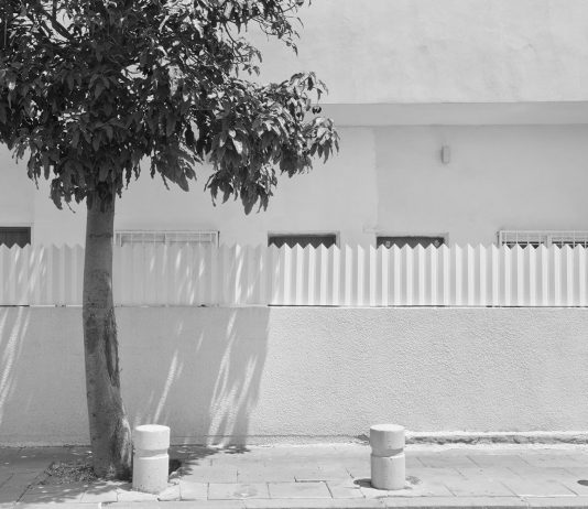 Orith Youdovich – COME DEVO VIVERE. Dialoghi visivi con il cinema di Michelangelo Antonioni Orith Youdovich – COME DEVO VIVERE. Dialoghi visivi con il cinema di Michelangelo Antonioni