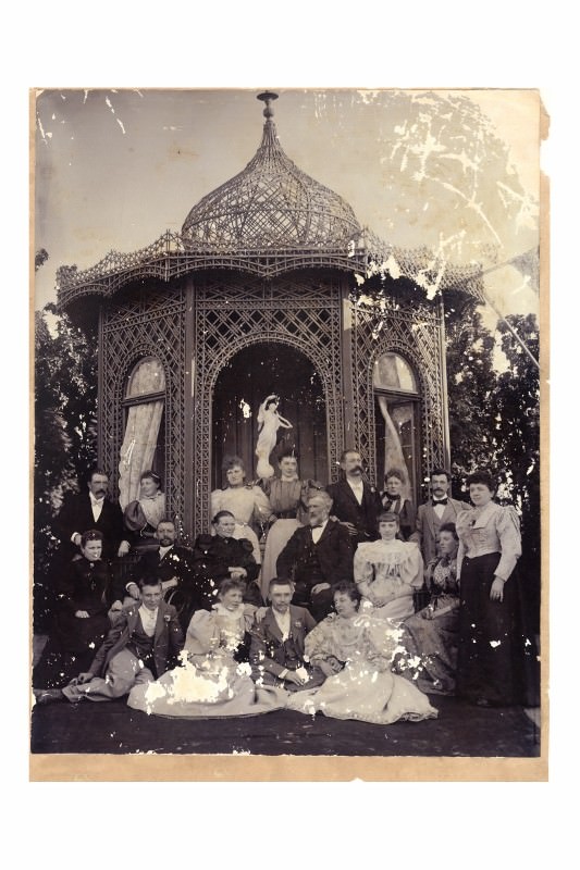 Alessandra Baldoni – Vite di uomini non illustrihttps://www.exibart.com/repository/media/eventi/2013/01/alessandra-baldoni-8211-vite-di-uomini-non-illustri.jpg