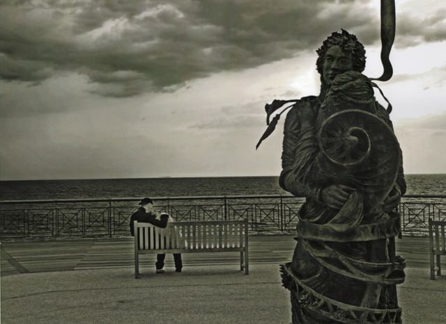 Giuseppe Bartolozzi / Clara Tesi – Stringendo in Abbracciohttps://www.exibart.com/repository/media/eventi/2013/01/giuseppe-bartolozzi-clara-tesi-8211-stringendo-in-abbraccio.jpg