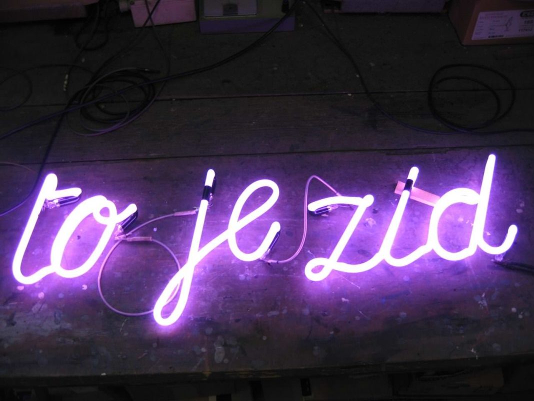 Hic sunt leones: i nuovi territori della mappaturahttps://www.exibart.com/repository/media/eventi/2013/02/hic-sunt-leones-i-nuovi-territori-della-mappatura-1068x801.jpg