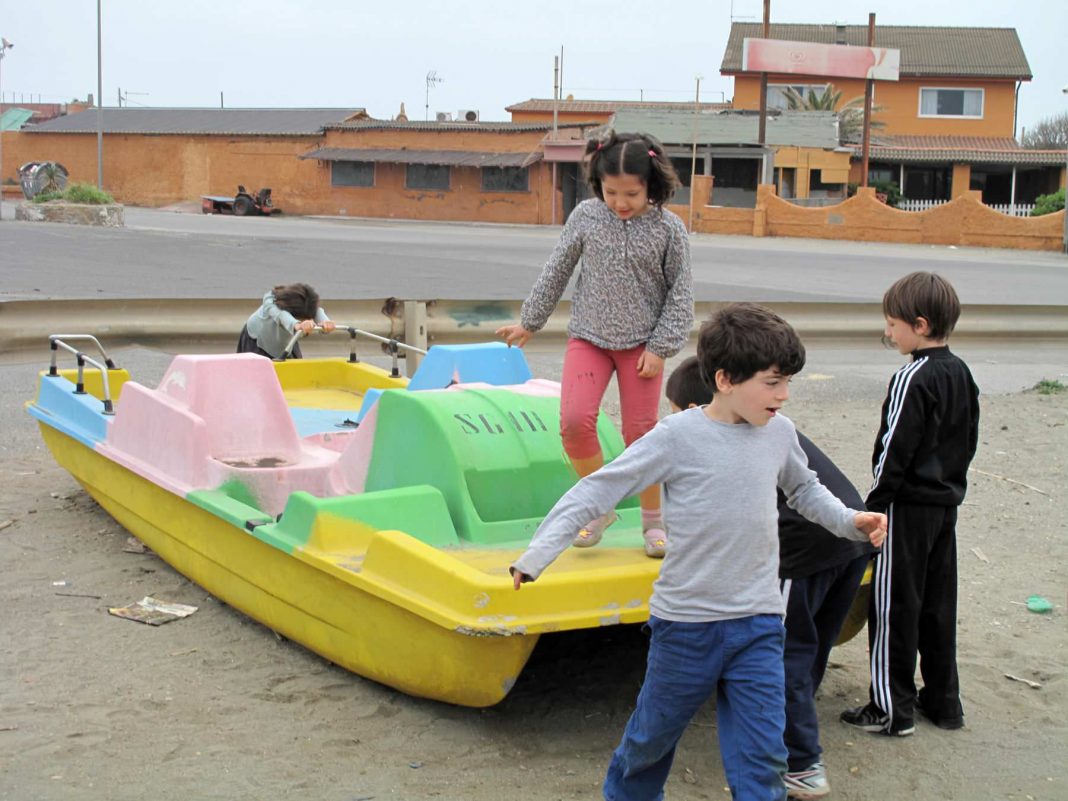 Johanna Billing  – I’m Gonna Live Anyhow Until I Diehttps://www.exibart.com/repository/media/eventi/2013/03/johanna-billing-8211-i8217m-gonna-live-anyhow-until-i-die-1068x801.jpg