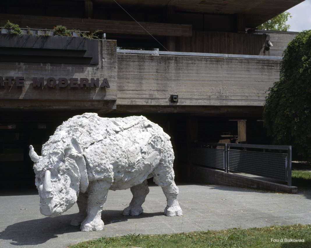 Davide Rivalta – Fuori Luogohttps://www.exibart.com/repository/media/eventi/2013/04/davide-rivalta-8211-fuori-luogo-1068x854.jpg