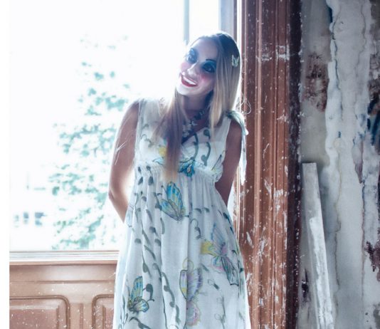 LOOKING AT
LOOKING INTO