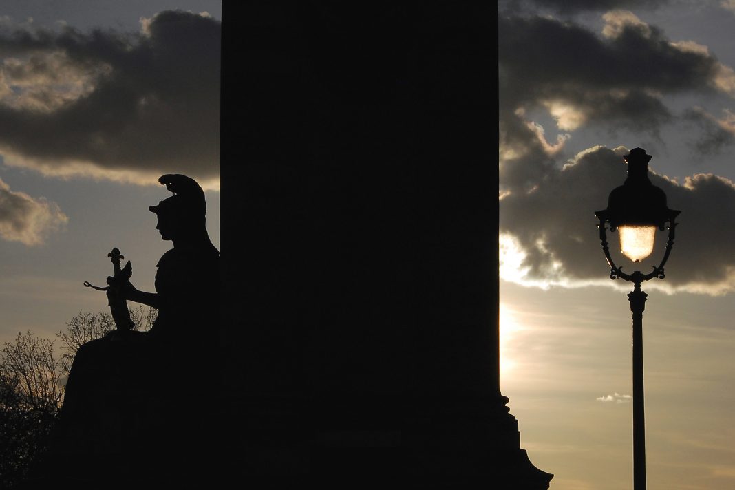 Robert Bared – Il lampionaiohttps://www.exibart.com/repository/media/eventi/2013/04/robert-bared-8211-il-lampionaio-1068x712.jpg