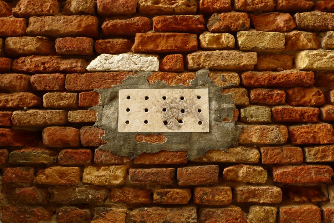 Antoni Muntadas – Protocolli Veneziani Ihttps://www.exibart.com/repository/media/eventi/2013/05/antoni-muntadas-8211-protocolli-veneziani-i-1068x713.jpg