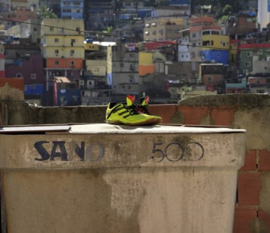 Matteo Donelli – Intrecci: vita nella favela