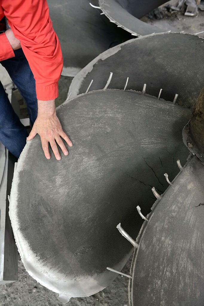 Eliseo Mattiacci – Dinamica verticalehttps://www.exibart.com/repository/media/eventi/2013/06/eliseo-mattiacci-8211-dinamica-verticale.jpg