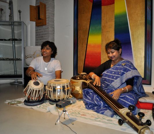 Performance “Spiritual Sounds” con Sanjay e Rupa Kansabanik