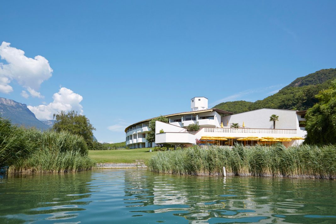 Alpi  Architettura  Turismohttps://www.exibart.com/repository/media/eventi/2014/05/alpi-architettura-turismo-1068x712.jpg