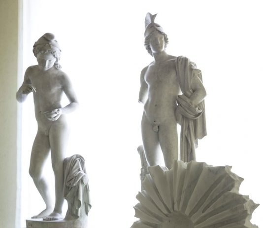 Francesco Cremoni-Le varie forme di Afrodite. Un viaggio nel femminile scolpito nel marmo