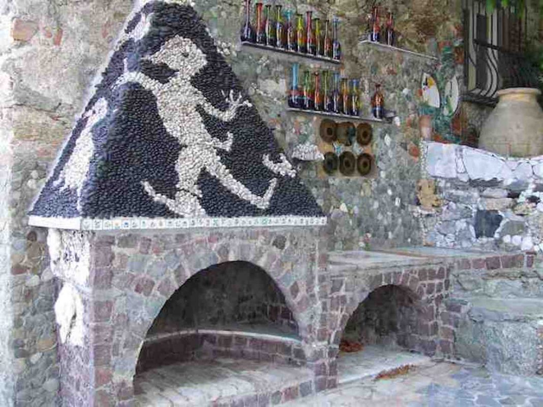 Jorn, l’Architettura selvaggia e i rilievi di una nuova civiltàhttps://www.exibart.com/repository/media/eventi/2014/07/jorn-l8217architettura-selvaggia-e-i-rilievi-di-una-nuova-civiltà-1068x801.jpg