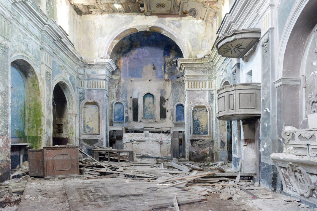 Sivia Camporesi – South Suitehttps://www.exibart.com/repository/media/eventi/2014/09/sivia-camporesi-8211-south-suite-1068x712.jpg