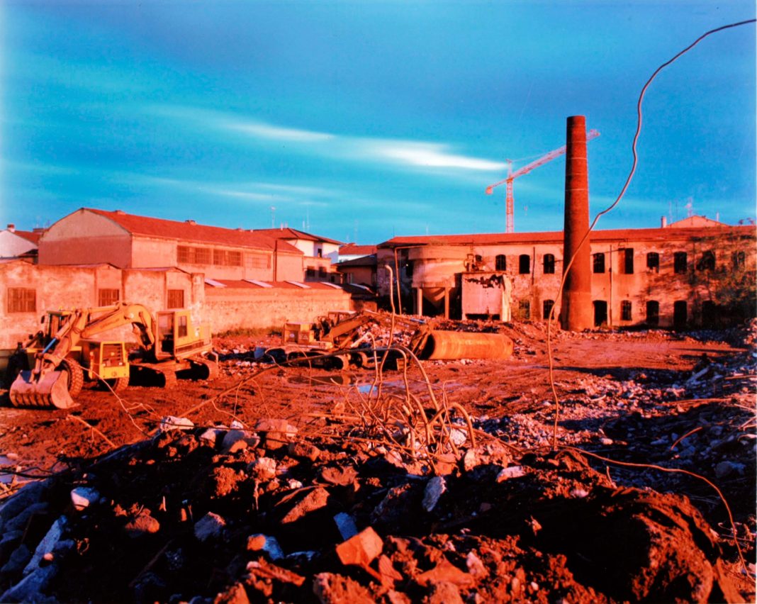 Andrea Abati – I Luoghi del Mutamentohttps://www.exibart.com/repository/media/eventi/2014/11/andrea-abati-8211-i-luoghi-del-mutamento-1-1068x852.jpg