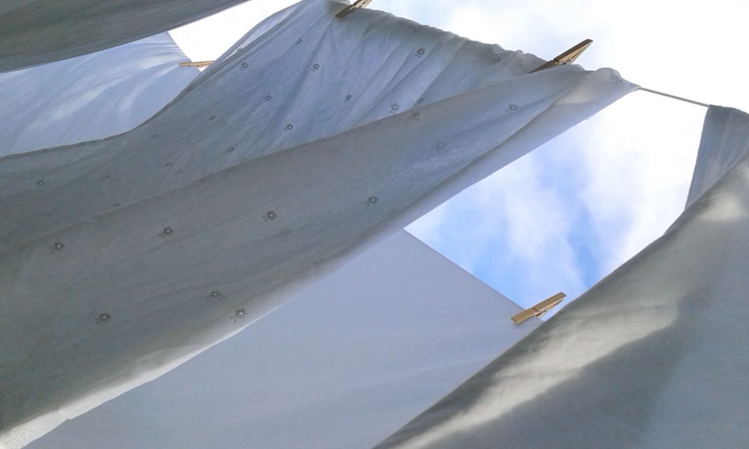 Orietta Masin – E vedo lenzuola gonfiarsi al ventohttps://www.exibart.com/repository/media/eventi/2015/03/orietta-masin-8211-e-vedo-lenzuola-gonfiarsi-al-vento-1068x641.jpg