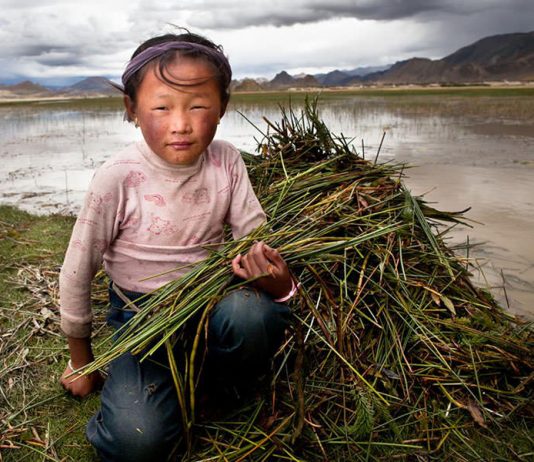 Phil Borges – Tibet’s Portraits. Culture on the Edge