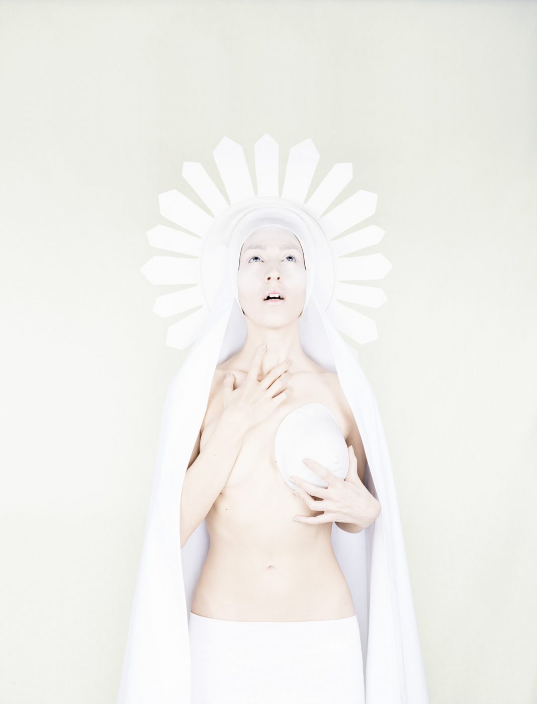 Chiara Tubia – The Mystic Circlehttps://www.exibart.com/repository/media/eventi/2015/04/chiara-tubia-8211-the-mystic-circle-1068x1399.jpg