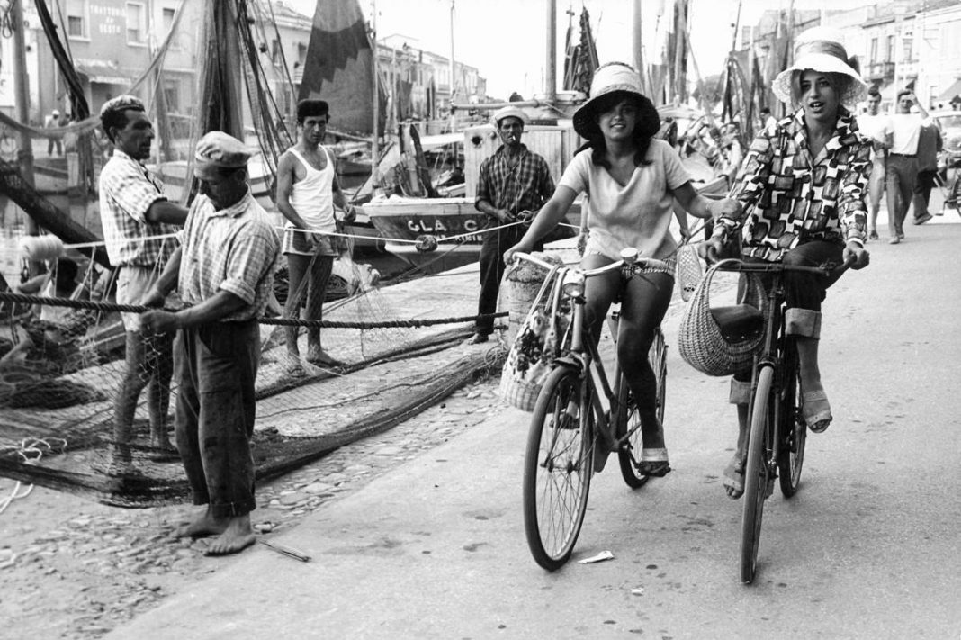 Erich Lessing – Anderswohttps://www.exibart.com/repository/media/eventi/2015/04/erich-lessing-8211-anderswo-1068x711.jpg