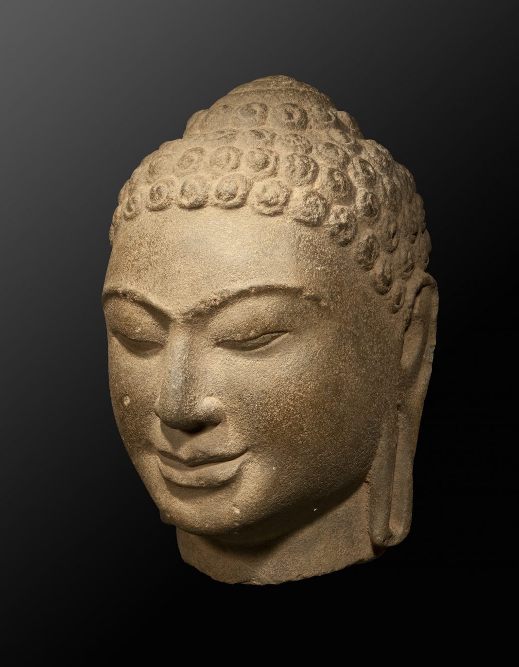 Phu Nam, Mon, Khmer. Nove Secoli di Arte Indo-Buddista nel Sud Est Asiaticohttps://www.exibart.com/repository/media/eventi/2015/04/phu-nam-mon-khmer.-nove-secoli-di-arte-indo-buddista-nel-sud-est-asiatico-1068x1372.jpg