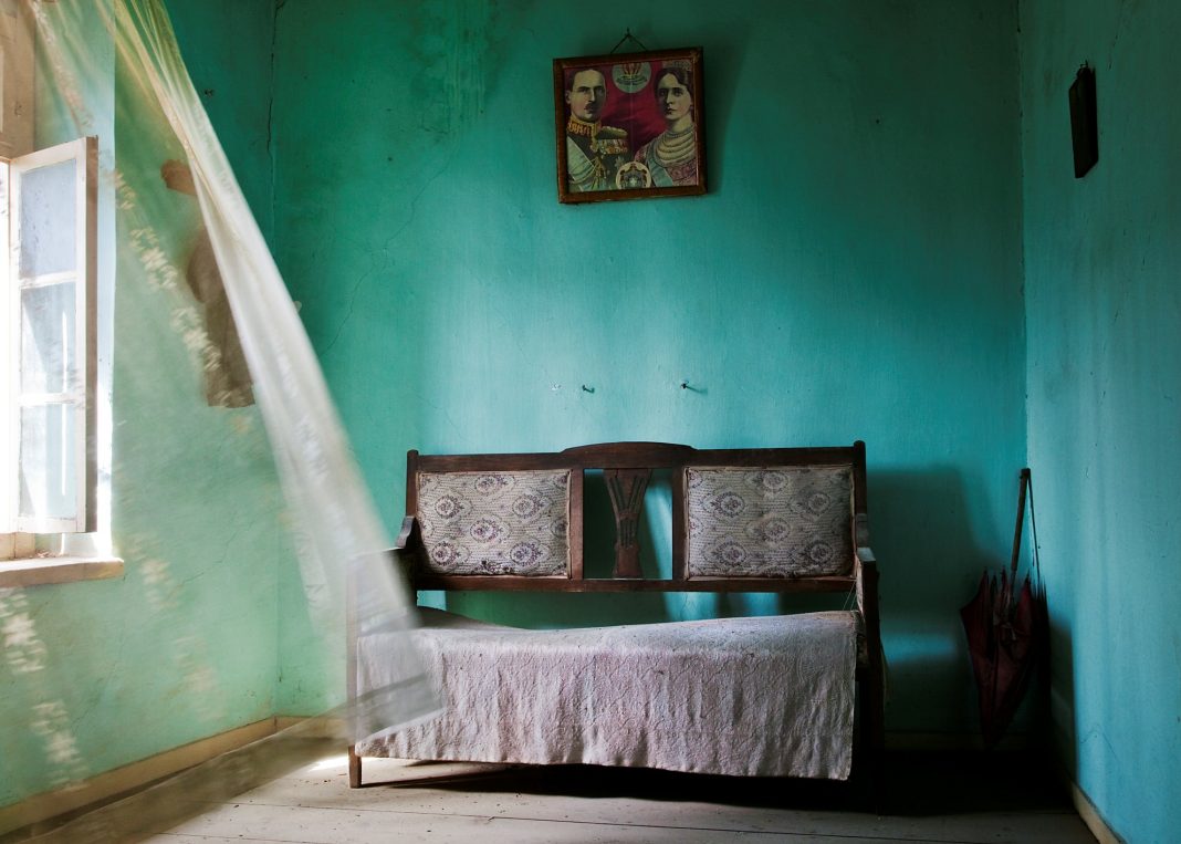 Stratis Vogiatzis – Memorie sospesehttps://www.exibart.com/repository/media/eventi/2015/04/stratis-vogiatzis-8211-memorie-sospese-1068x763.jpg