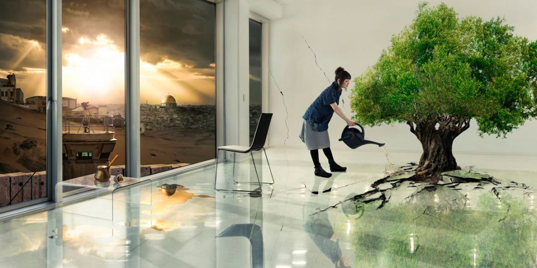 Larissa Sansour – Nation Estatehttps://www.exibart.com/repository/media/eventi/2015/05/larissa-sansour-8211-nation-estate-1068x534.jpg