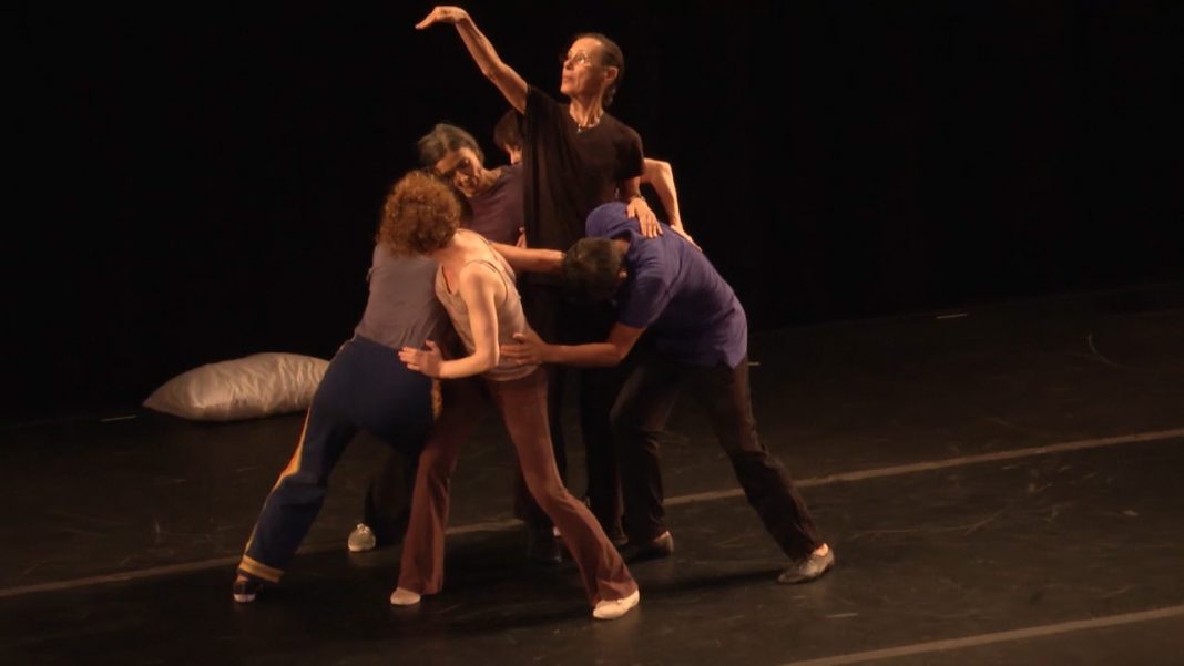 Yvonne Rainer  – The Concept of Dust, or How do you look when there’s nothing left to move?https://www.exibart.com/repository/media/eventi/2015/07/yvonne-rainer-8211-the-concept-of-dust-or-how-do-you-look-when-there8217s-nothing-left-to-move-2-1068x601.jpg