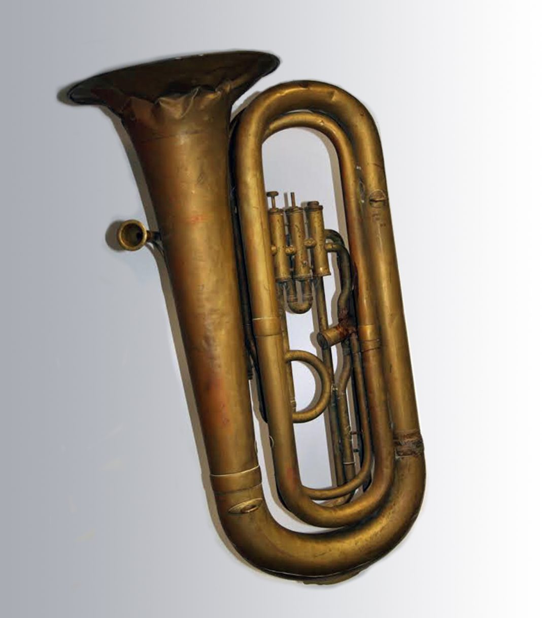 Alvin Curran – Tuba Sospesahttps://www.exibart.com/repository/media/eventi/2015/08/alvin-curran-8211-tuba-sospesa-1068x1217.jpg