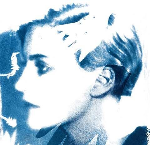 Kaye Donachie – Behind her eyelids she sees something