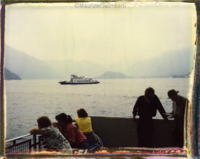 Maurizio Galimberti – ComoLake 1993https://www.exibart.com/repository/media/eventi/2015/09/maurizio-galimberti-8211-comolake-1993.jpg