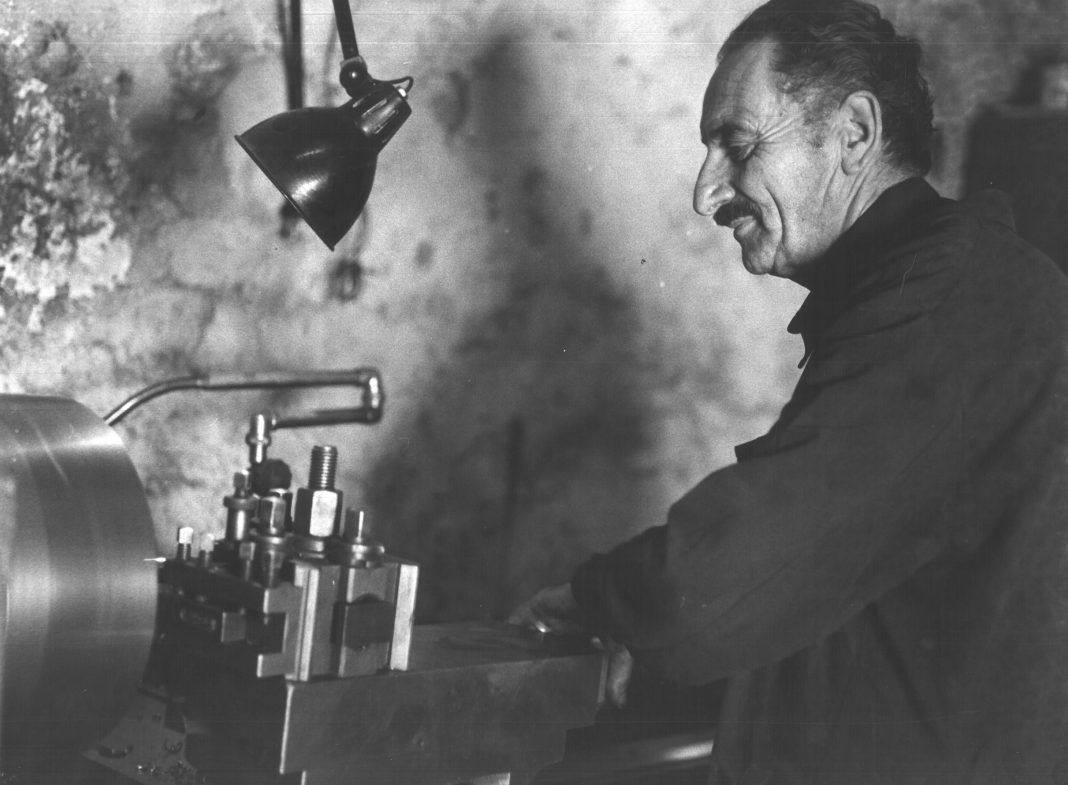 Giuseppe Novelli – La memoria delle manihttps://www.exibart.com/repository/media/eventi/2015/12/giuseppe-novelli-8211-la-memoria-delle-mani-1068x785.jpg