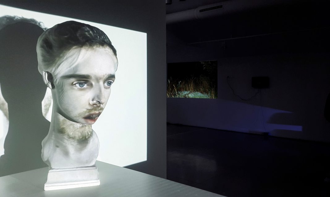 Mustafa Sabbagh / Milena Altini – DPI. Darkness Per Inchhttps://www.exibart.com/repository/media/eventi/2016/01/mustafa-sabbagh-milena-altini-8211-dpi.-darkness-per-inch-1068x637.jpg