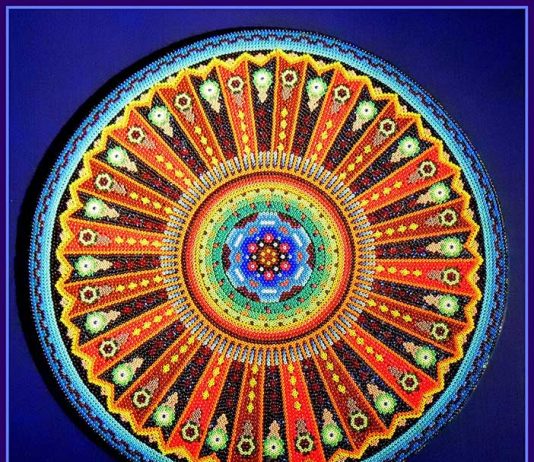Peyote Mandala. Arte Messicana Huichol