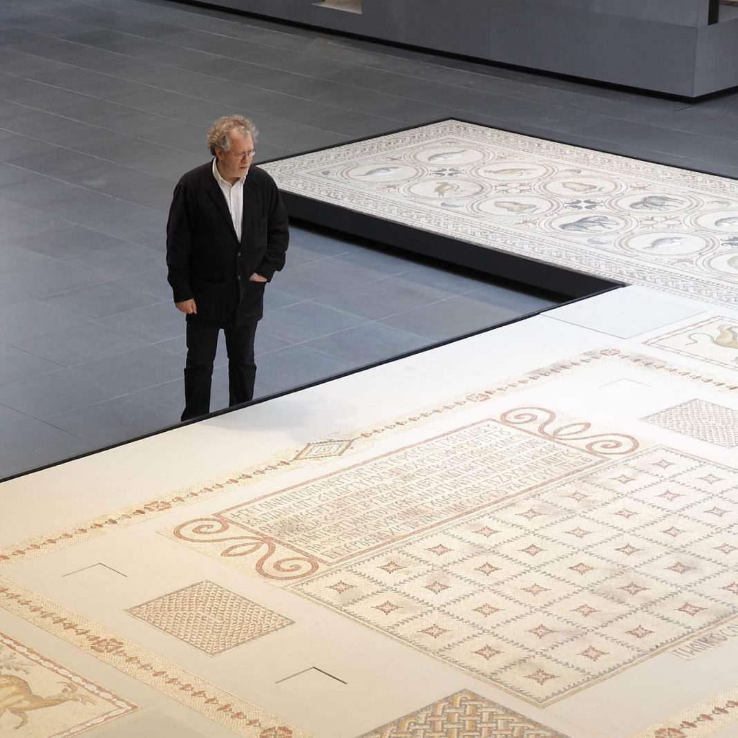 Georges Didi-Huberman all’Università Iuav di Venezia. Ciclo di conferenze Sollevamentihttps://www.exibart.com/repository/media/eventi/2016/04/georges-didi-huberman-all8217università-iuav-di-venezia.-ciclo-di-conferenze-sollevamenti-1068x1068.jpg