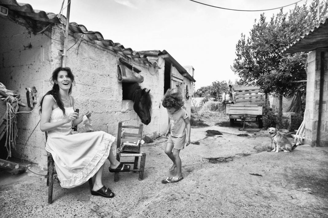 Stefano Pia – Kilometri Zerohttps://www.exibart.com/repository/media/eventi/2016/04/stefano-pia-8211-kilometri-zero-1068x712.jpg