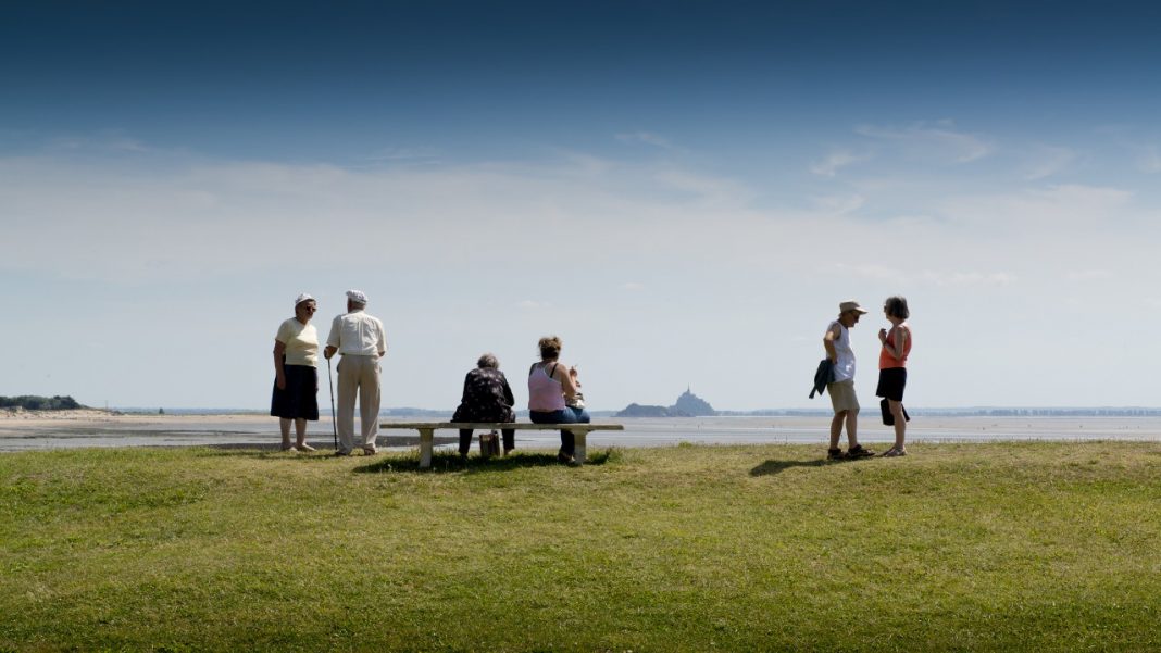 Nicola Ughi. Sedicinoni – La realtà in formato cinetelevisivo.https://www.exibart.com/repository/media/eventi/2016/05/nicola-ughi.-sedicinoni-8211-la-realtà-in-formato-cinetelevisivo-1068x601.jpg
