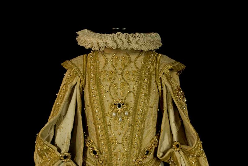 Verità e bellezza. Il costume shakespeariano dalla corte alla scenahttps://www.exibart.com/repository/media/eventi/2016/07/verità-e-bellezza.-il-costume-shakespeariano-dalla-corte-alla-scena.jpg